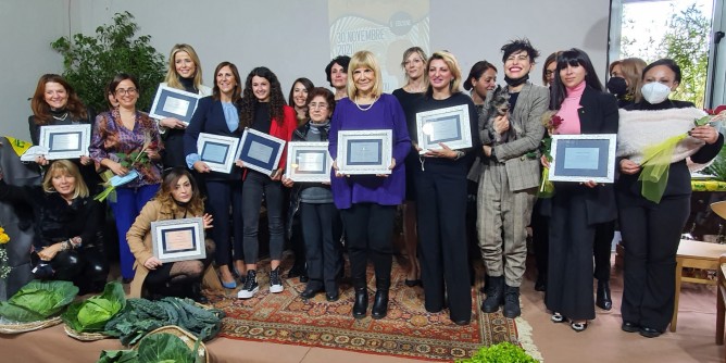 <i>Fèminas</i>, premi a otto donne sarde