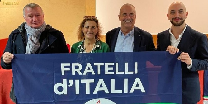 «L’opposizione di sinistra allergica alle divise»
