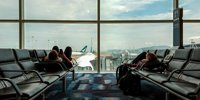 Alghero-Pisa, volo in ritardo di 4 ore