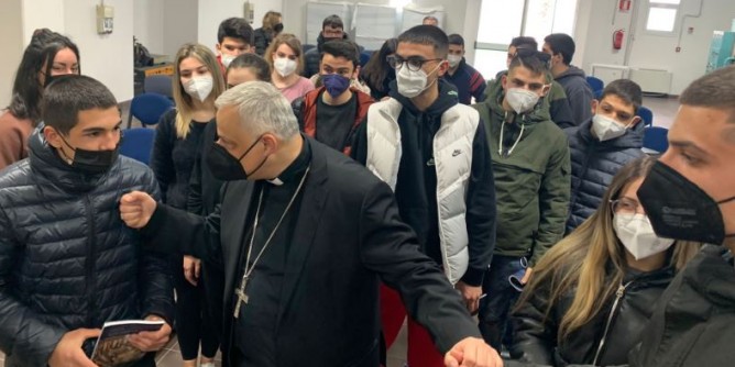 Porto Torres, l´arcivescovo agli studenti: Più dialogo tra generazioni