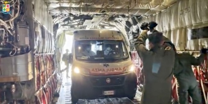 Bimba <i>Covid+</i> in pericolo di vita. Volo urgente da Alghero a Pisa