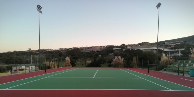 Rinnovato il campo da tennis di Capo Falcone