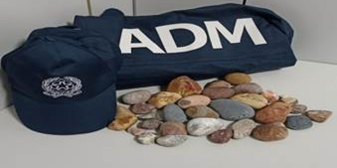 Alghero: in 15 giorni sequestrati 22 kg tra sabbia, ciottoli, conchiglie