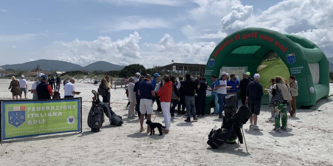 Golf in spiaggia, successo alla Cinta