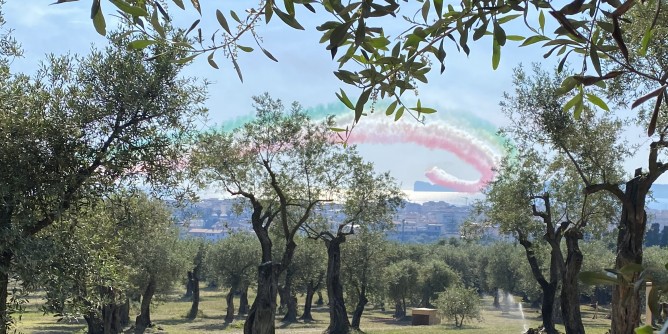 Il <i>Tricolore</i> delle Frecce sul cielo di Alghero