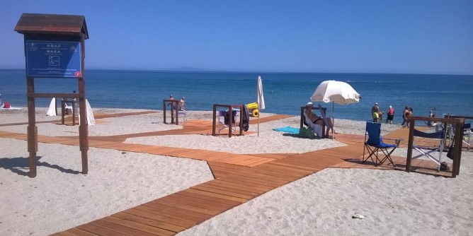 Più servizi in spiaggia per disabili