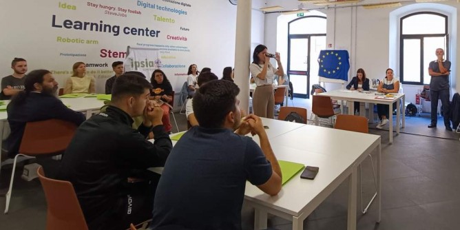 <i>Acli</i>, progetto giovani alla Manifattura Tabacchi