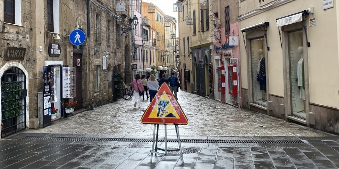 Rottura fognaria in Via Principe Umberto