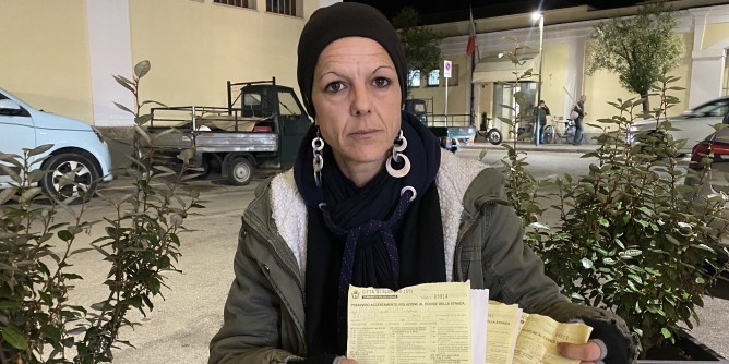 «Multe, abuso di potere, pronta a legarmi»