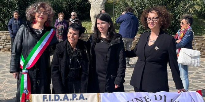 Stintino inaugura le Panchine <i>rosse</i>