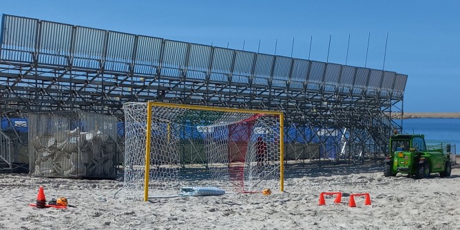 «Stadi e cavalli in spiaggia, così non va»