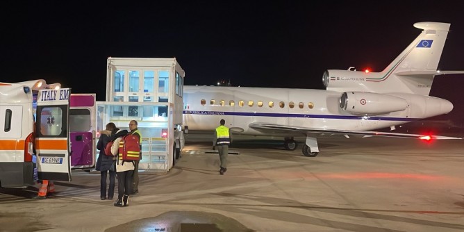 Neonato in pericolo, volo Alghero-Roma
