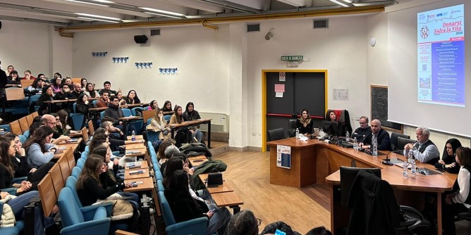Donazione, studenti a lezione di generosità