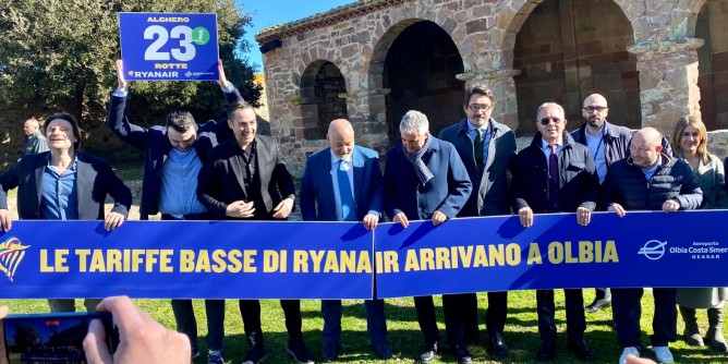 Ryanair: 10 rotte a Olbia, più voli da Alghero