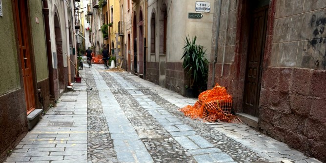 Nuova pavimentazione nel centro storico di Bosa