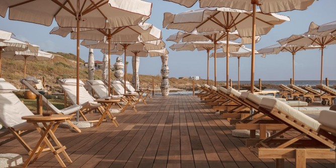 Accanimento contro il beach club