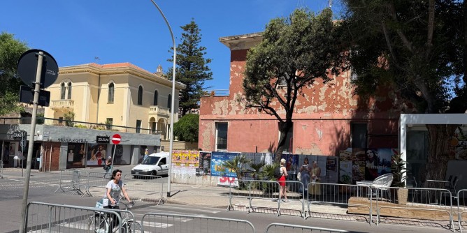 «Immobile fatiscente su Piazza Sulis»
