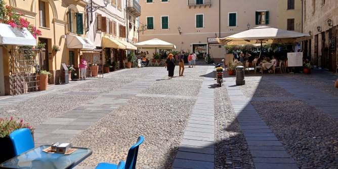 Piazza Civica: cambiano gli spazi per i tavolini