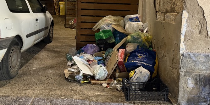Micro-discariche diffuse in centro storico