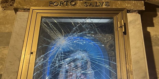 Oltraggio a Porto Salve, sassi alla <i>Madonnina</i>