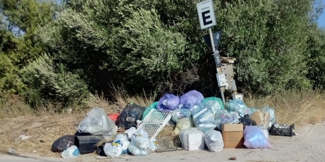 Rifiuti a Carrabuffas situazione insostenibile