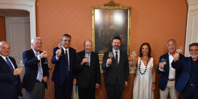 A Sassari il tradizionale brindisi con gli ex sindaci