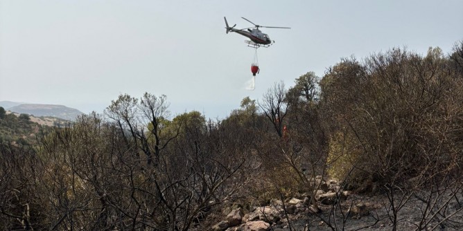 Tre incendi nella notte a Bosa