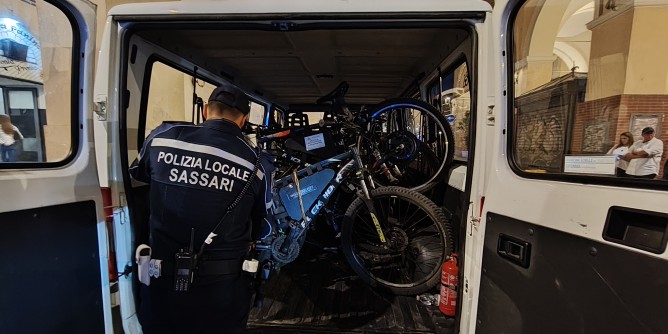 Bici truccate come moto: 11 sequestri a Sassari