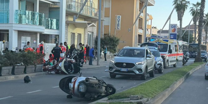 Scontro tra centauri in <i>via Garibaldi</i>