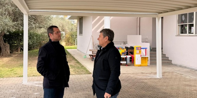 Pergole ombreggianti nelle scuole di Alghero