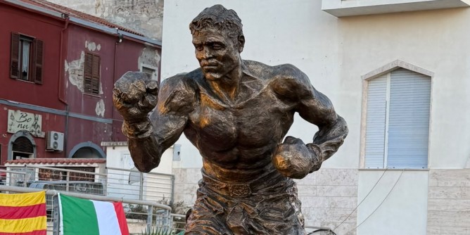 Tore Burruni, la statua in Piazza Sulis