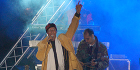 In duemila abbracciano Andrea Parodi in concerto con i Tazenda