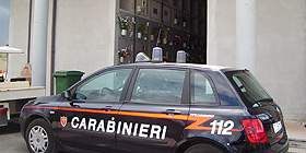 Vandali al cimitero: appiccano il fuoco a quindici loculi