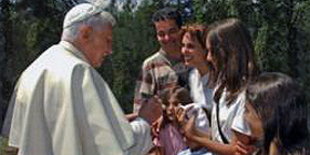 In copertina col Papa una famiglia di Alghero