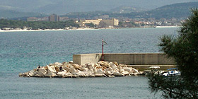 Porto pericolso: ancora spento il fanale