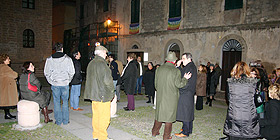 Fuoco in piazza del teatro