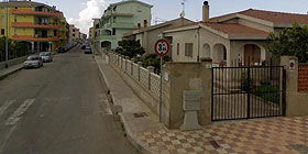 Mercedes incendiata a Porto Torres
