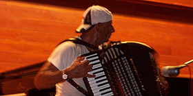 Al Poco Loco la Bass Hot Band