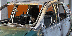 Due auto incendiate al carrozziere