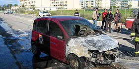 Prende fuoco un´auto della Sogeaal. Cause da accertare