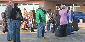 Rissa nello scalo davanti ai turisti