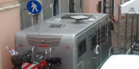Camper incastrato in centro| Foto