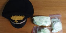 2 kg di coca in auto: arrestati parrucchiera e barista