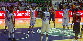 Basket: Dinamo cerca il tris con Cantù