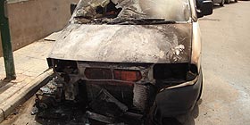 Attentato incendiario: investigatori sulle tracce degli autori