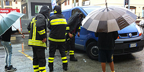 Foto-notizia: gattino incastrato nel motore