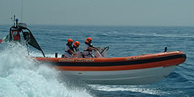 Bimbo ferito al piede da elica del gommone