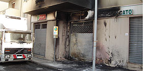 Delta Coop di via Asfodelo tra le fiamme