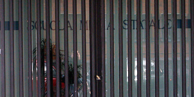 Scuole nel mirino: Teppisti 