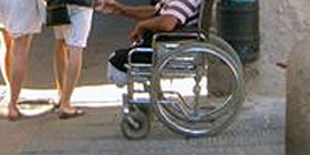 La denuncia: «Lido<i> probito</i> ai disabili»